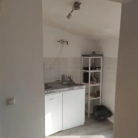 Schoene 2 Zimmer Im Dachgeschoss, Direkt Im Zentrum Apartment