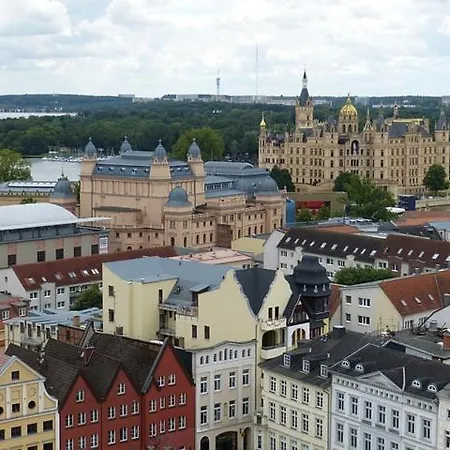 Schoene 2 Zimmer Im Dachgeschoss, Direkt Im Zentrum Apartment *